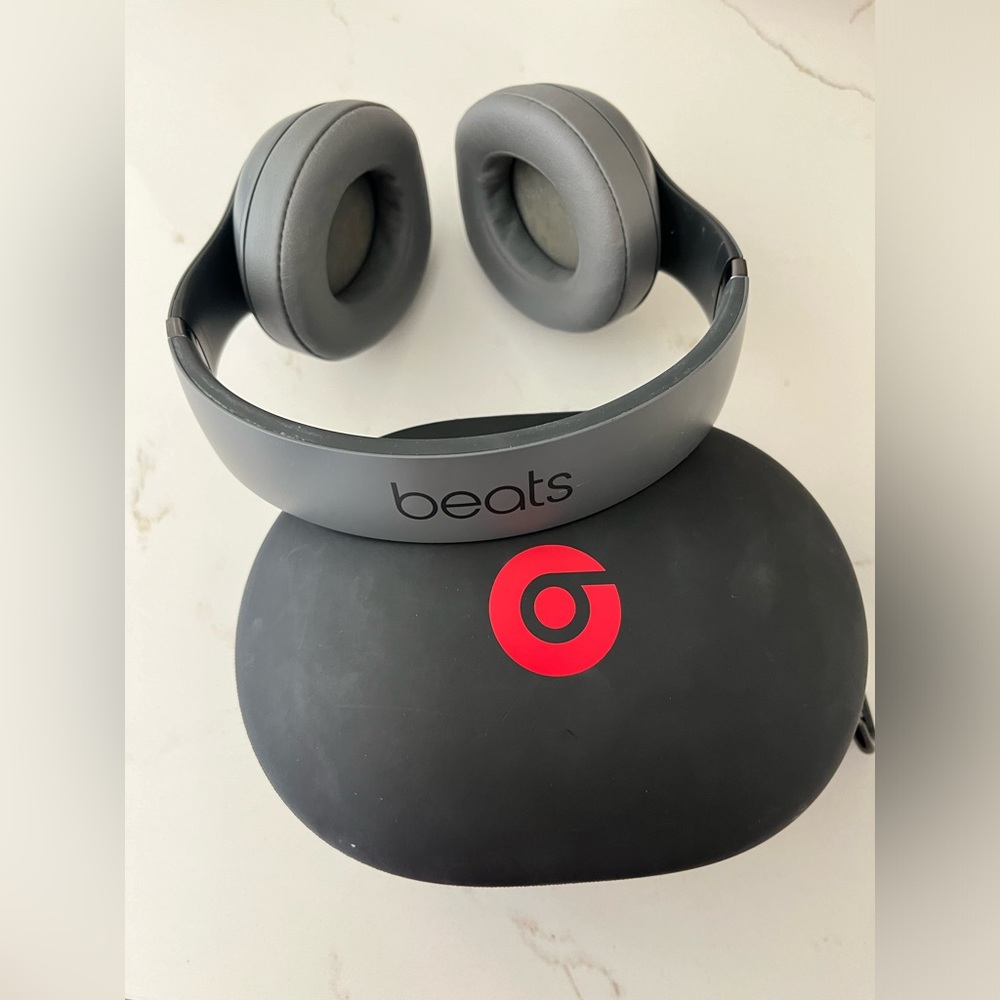 Beats Studio 3 wireless noise cancelling headphones